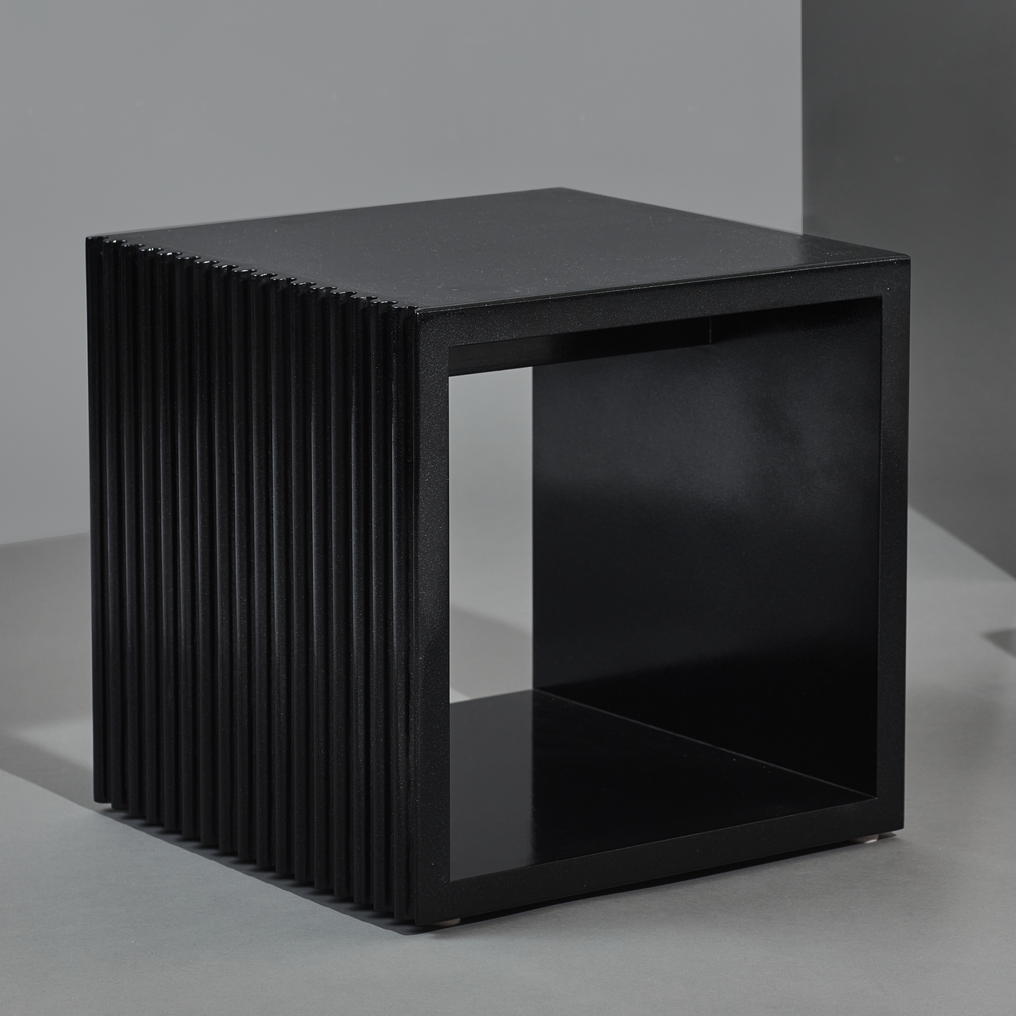 Cubo Negro Lineas Profundas